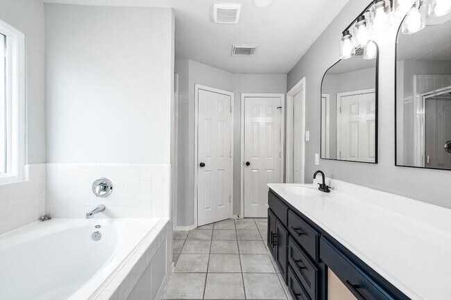 Building Photo - 4502 Park Trail Ln