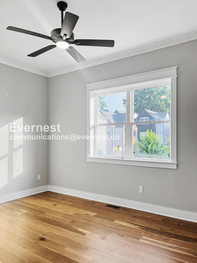 Building Photo - 121 Lucile St