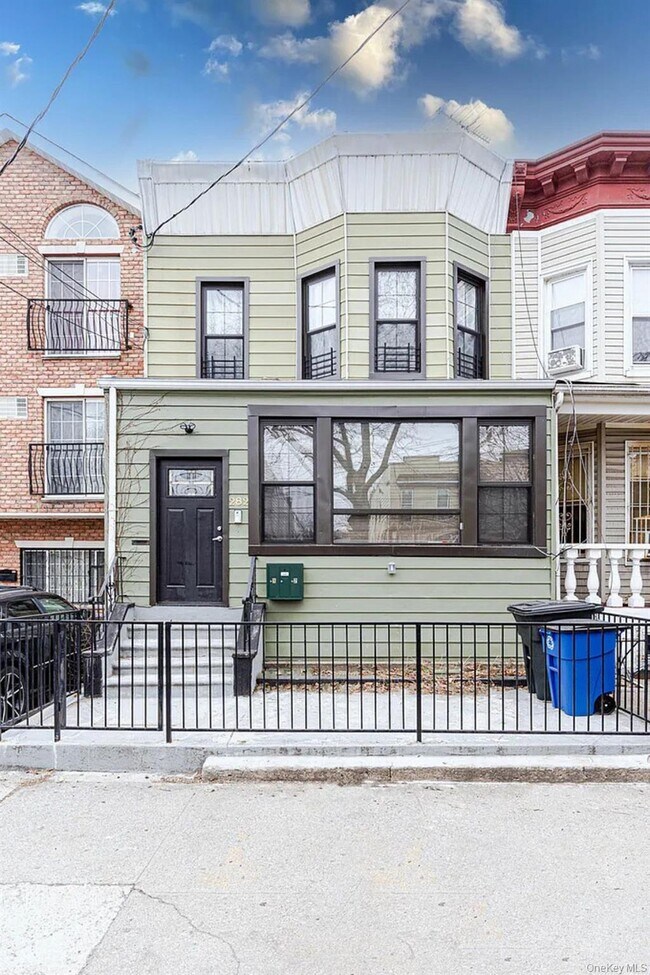 Building Photo - 282 E 38th St