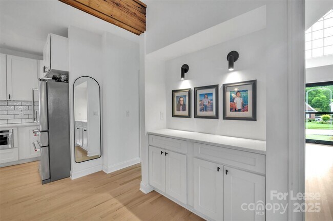 Building Photo - 15737 Agincourt Dr