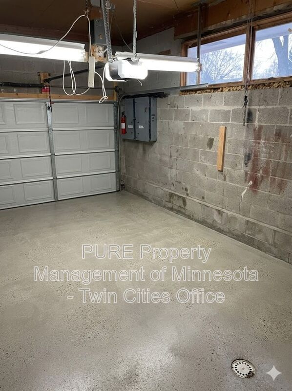 Building Photo - 30630 Broadway St N