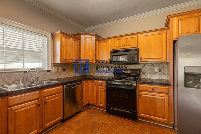 Building Photo - 6 Month Lease! Beautiful 3 bedroom, 2 bath...