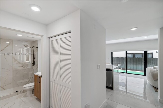 Building Photo - 1396 NW 3rd St