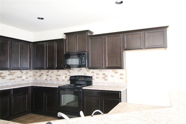 Building Photo - 2101 Hickory Trail