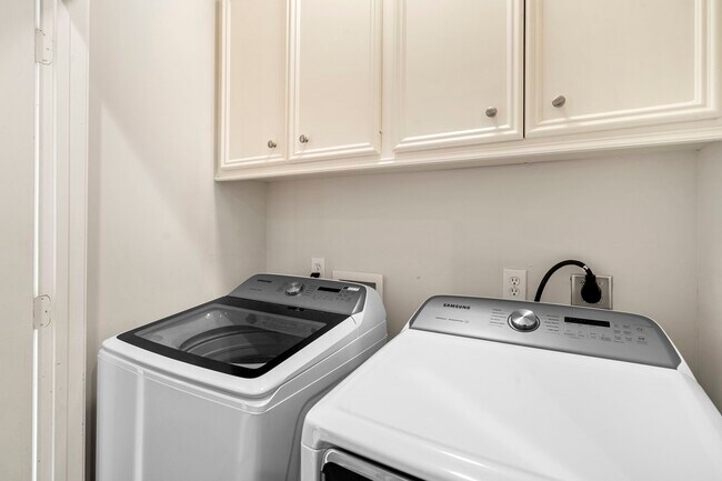 Building Photo - 1726 Stacy Falls