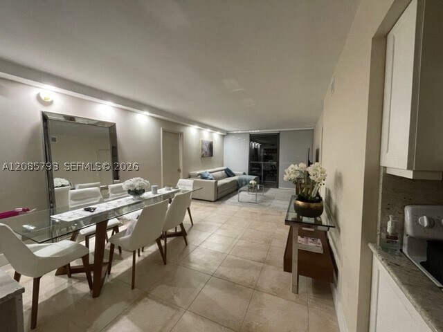 Building Photo - 3625 N Country Club Dr