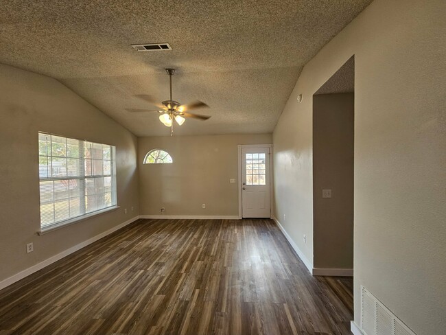Building Photo - 1111 Tunbridge Dr