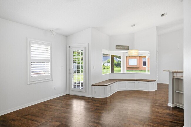 Building Photo - "Charming 3-Bedroom Home with 2 Full Baths and 2032 Sq Ft of Comfort in Palm Coast!"