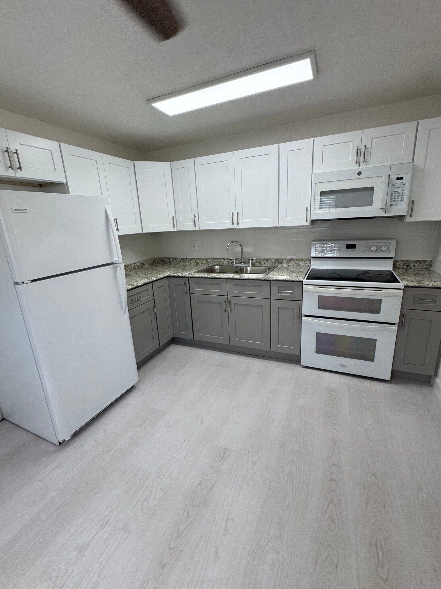 Building Photo - 3431 Hi St