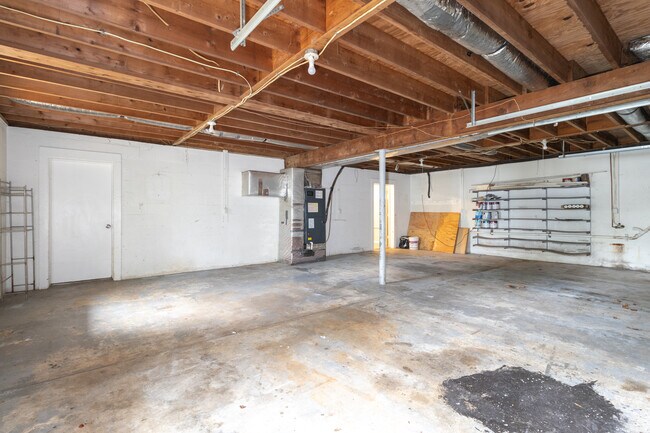 Building Photo - 630 Colonial Dr