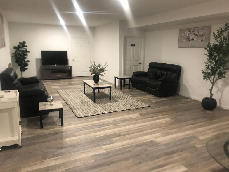 Building Photo - 2398 Tree Vista Ct