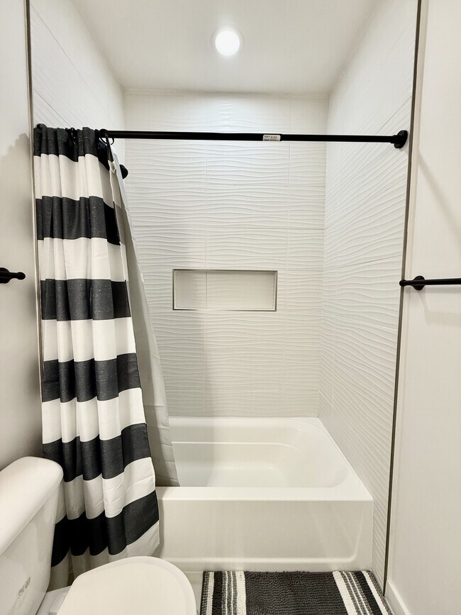 Building Photo - 15052 Destination Ave