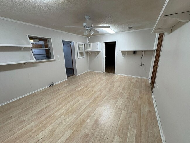 Building Photo - MOVE IN READY