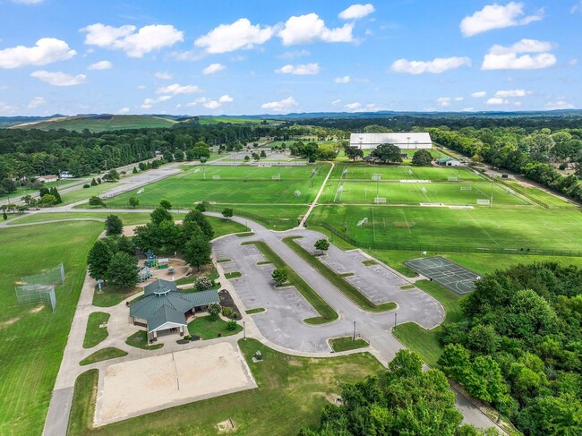 Building Photo - Spacious Townhome in Siegel School Zone – 2 Private Suites & Open Floor Plan!