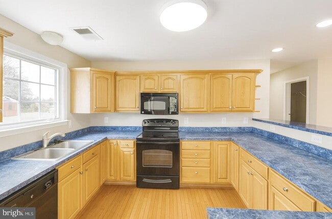 Building Photo - 42802 Higgs Ln