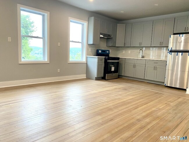 Building Photo - 218 Charles St