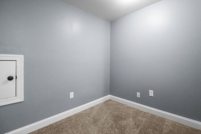 Building Photo - 3375 Cotham Ln