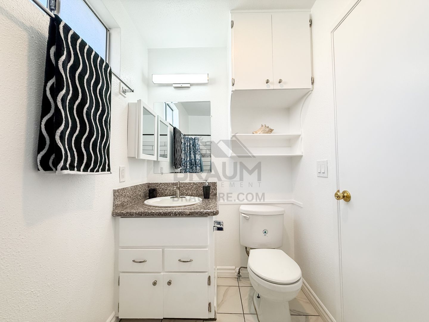 Building Photo - 15634 Leadwell St