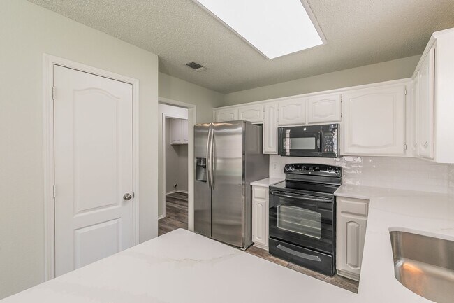 Building Photo - Coming Soon! 2 Story, 3 Bedroom Home in Be...