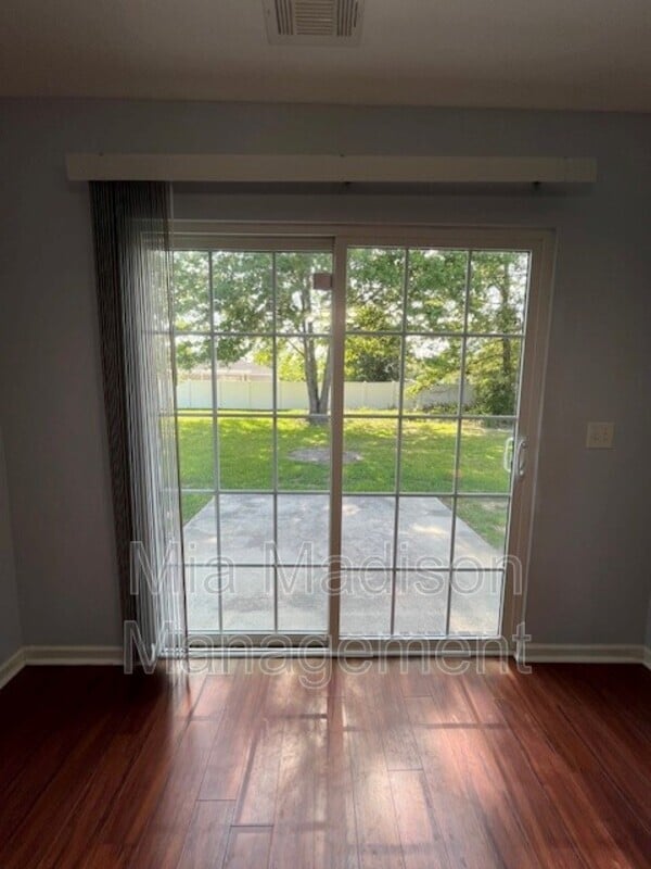 Building Photo - 275 Abigail Cir