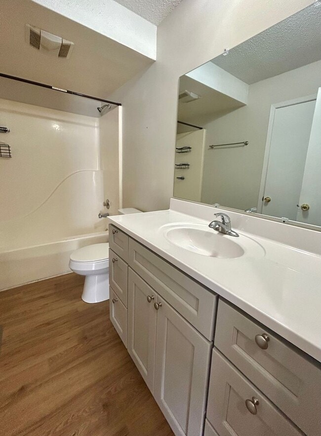 Building Photo - 2 bedroom/1 bath unit in West Knoxville!