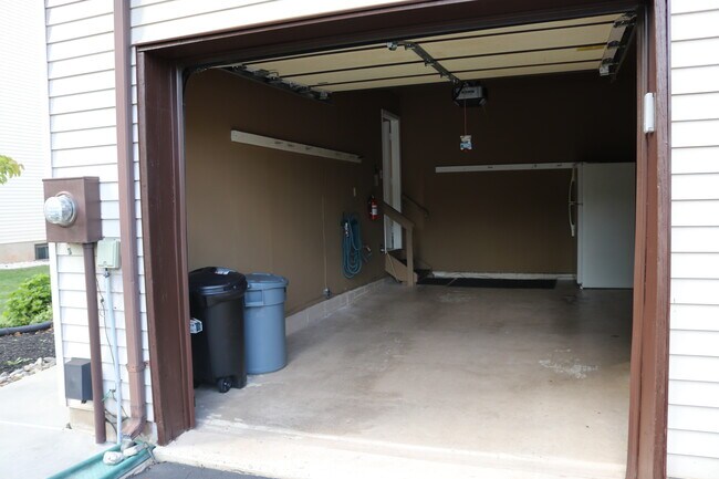 Building Photo - 17 Saxonney Cir