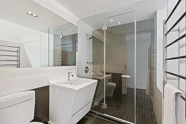 Primary Photo - 123 Washington St