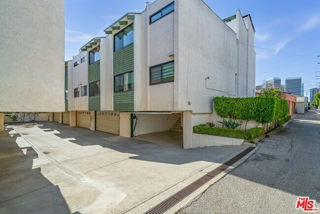 Building Photo - 9509 W Olympic Blvd