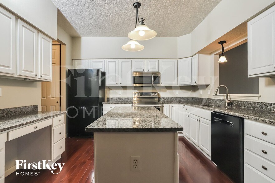 Building Photo - 3638 Arpent St