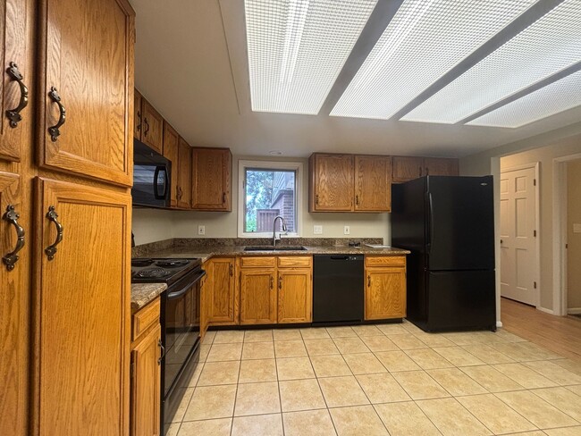 Building Photo - Large 3 bedroom, 2.5 bath townhome with 2-car garage!