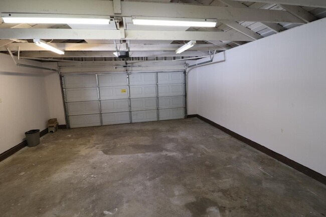 Building Photo - 160 W Portland Ave