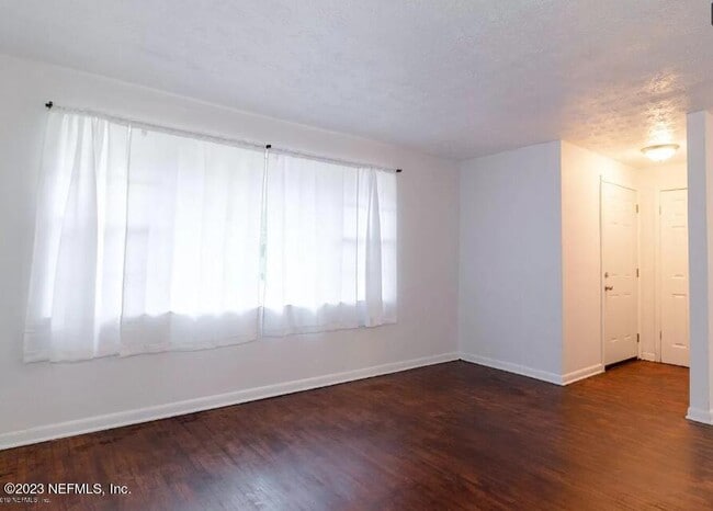 Building Photo - 1611 W 30th St