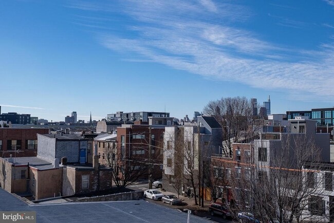 Building Photo - 1326 N Mascher St