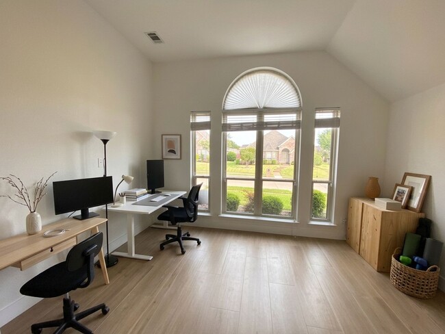 Building Photo - Beautiful single-story home for lease