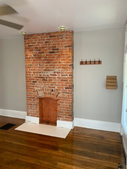 Living Room - 2569 Summit St