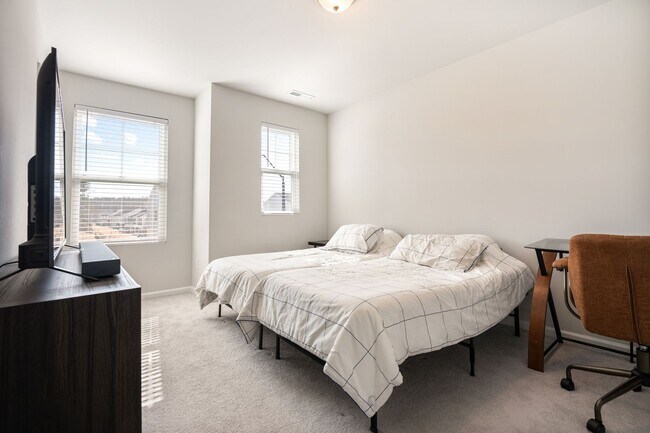 Building Photo - Bright, Spacious 3BR/2.5BA Home – Move-In Ready with Loft & Open Floor Plan