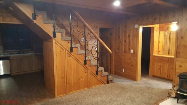 Building Photo - Spacious 4-Bedroom, 2-Bath Home ? Pet Frie...