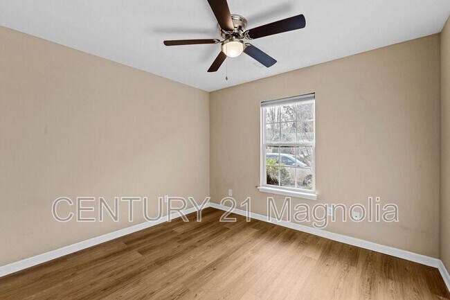 Building Photo - 934 Sedgefield Cir