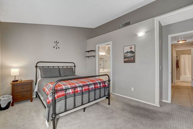 Building Photo - Fully Furnished 1-Story Home for Rent in t...