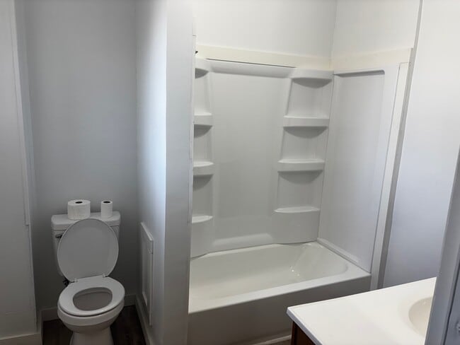 Building Photo - 26 Annapolis Ave