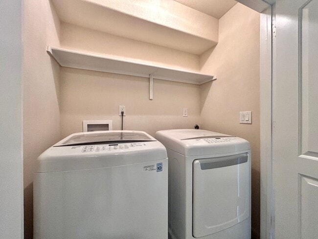 Building Photo - Stylish 2 Bedroom / 2.5 Bathroom Home – Two Levels, Move-In Ready