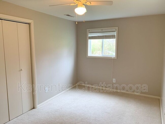 Building Photo - 1023 N Runyan Dr