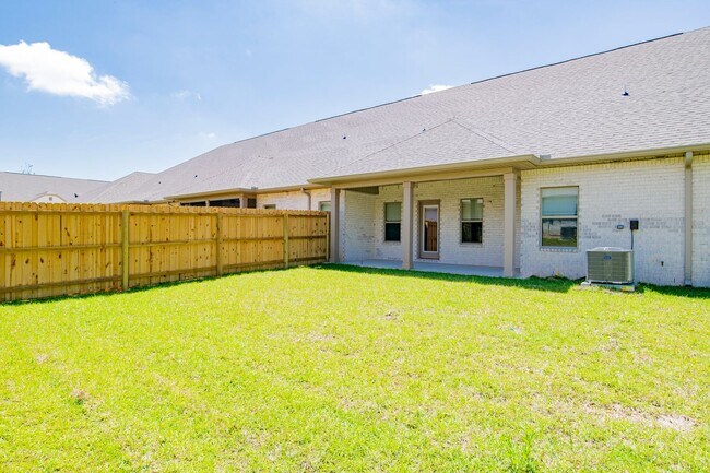 Building Photo - 3 bed home in quiet Cantonment