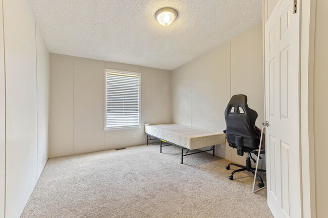 Building Photo - 214 Shipman's Pike