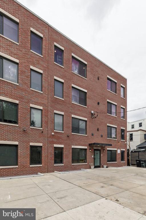 Building Photo - 814 N Uber St