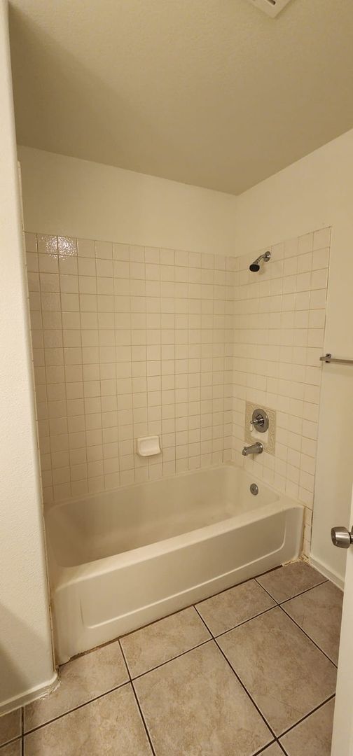 Building Photo - Beautiful 3-Bed, 2.5-Bath Home in Las Vegas