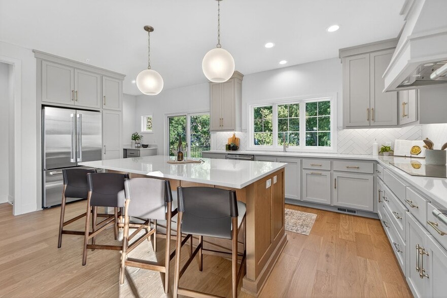 Building Photo - 2100 W 86th St