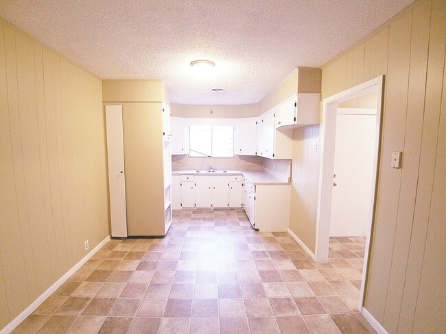 Building Photo - 203 Beatrice St