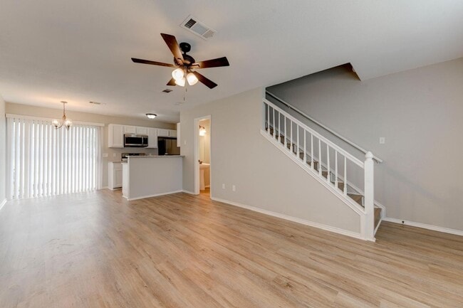 Building Photo - AVAILABLE NOW!