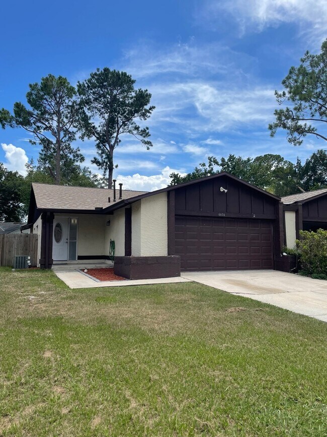 Building Photo - 660 Macduff Ln
